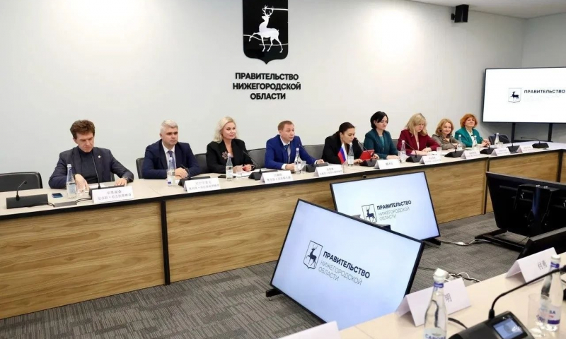Преподаватель ИМОМИ выступила переводчиком на встрече нижегородских чиновников с делегацией из КНР