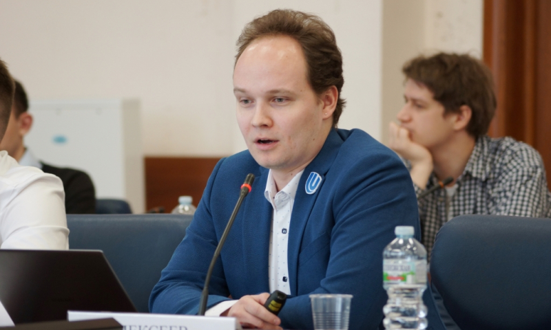 Сотрудник ИМОМИ выступил с докладом о фрактальном моделировании при анализе современных идентичностей